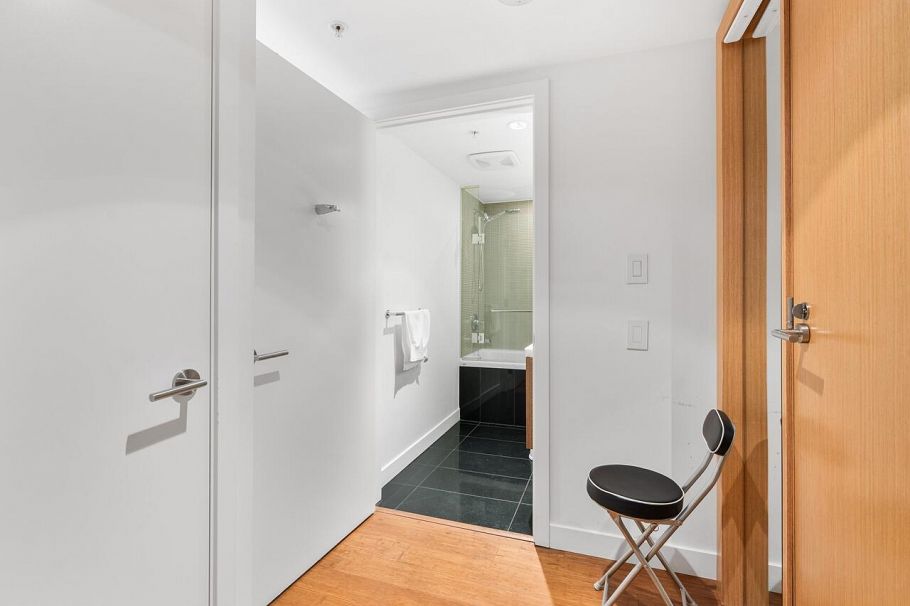 2011 777 Richards Street Vancouver, BC - 11