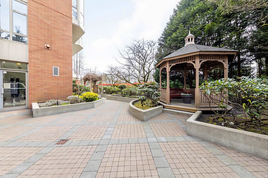 304 160 W Keith Road North Vancouver, BC - 27
