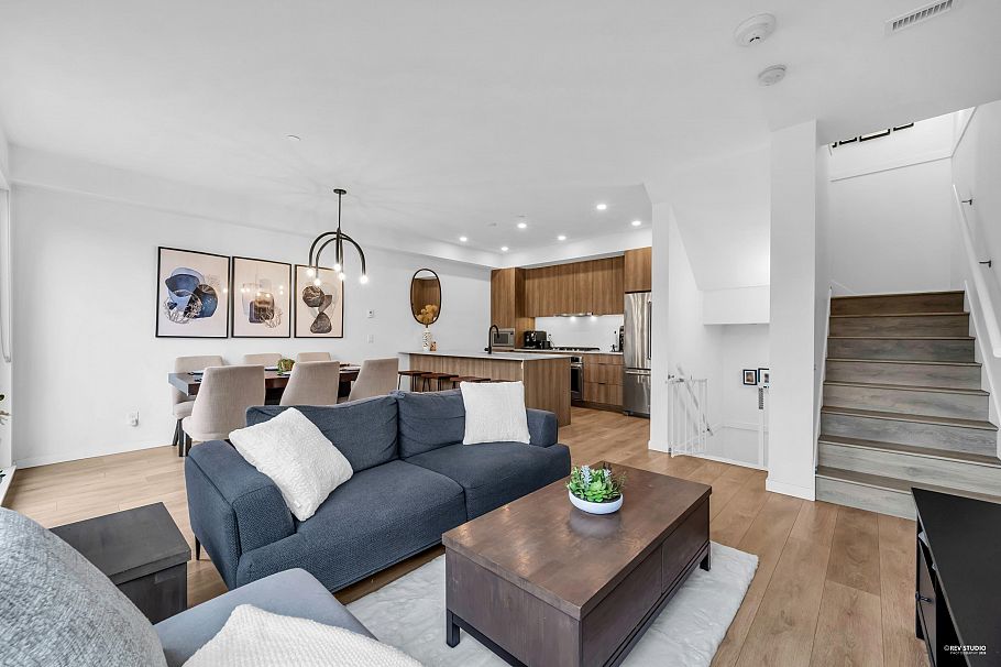 1 533 E 3rd Street North Vancouver, BC - 11