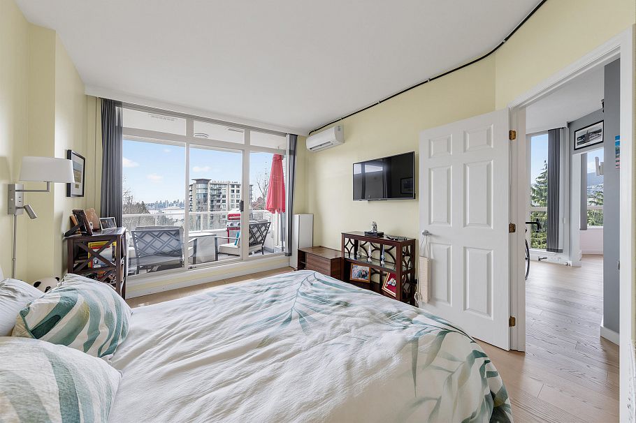 304 160 W Keith Road North Vancouver, BC - 14