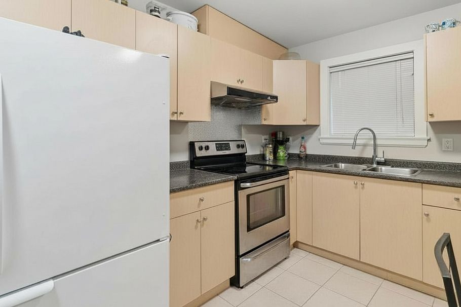 1389 E 54th Avenue Vancouver, BC - 11