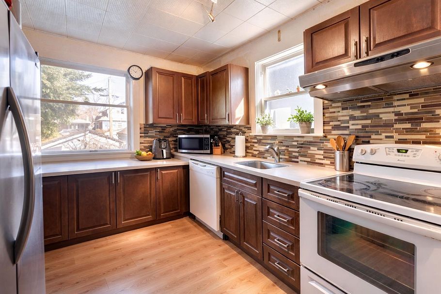 2861 W 15th Avenue Vancouver, BC - 17