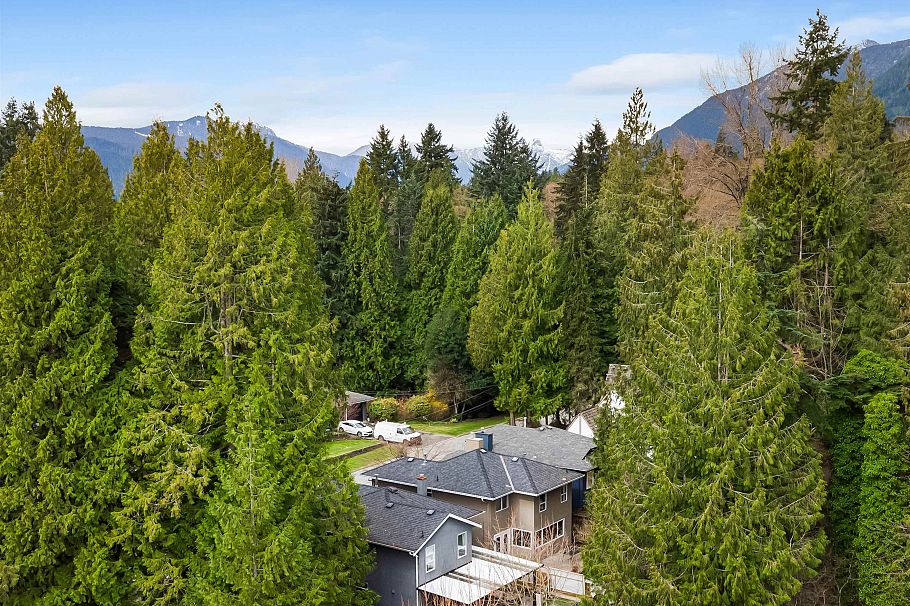 3558 Everglade Place North Vancouver, BC - 39