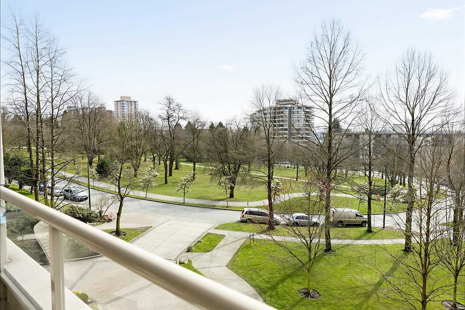 304 160 W Keith Road North Vancouver, BC - 30