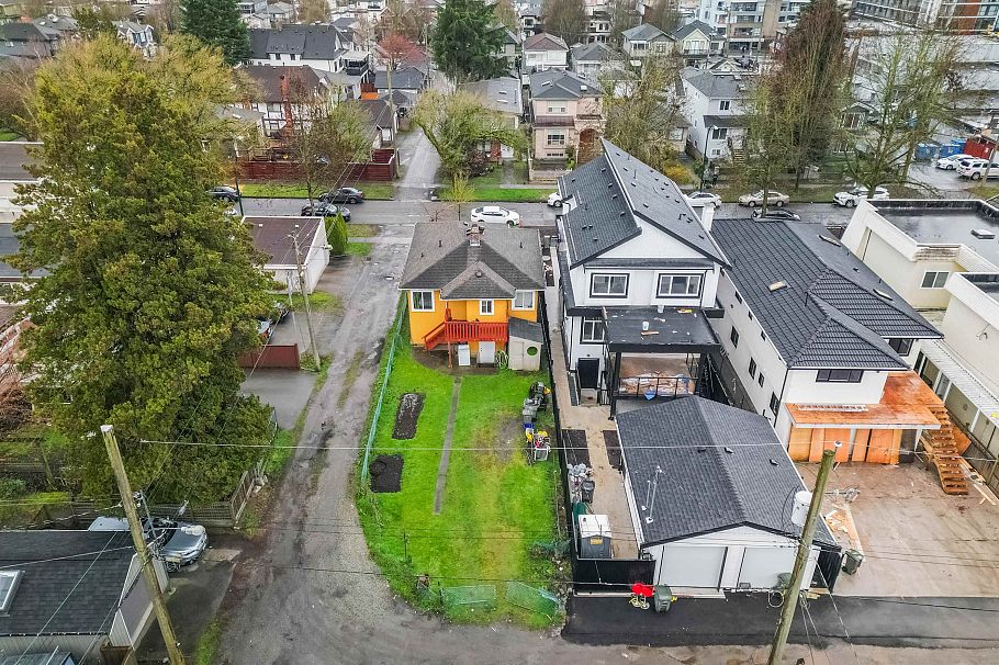 285 E 48th Avenue Vancouver, BC - 5