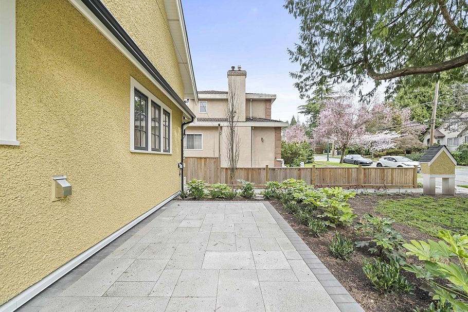 2 5819 Highbury Street Vancouver, BC - 32