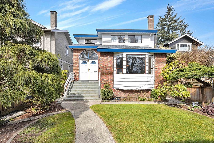 3281 W 30th Avenue Vancouver, BC - 1