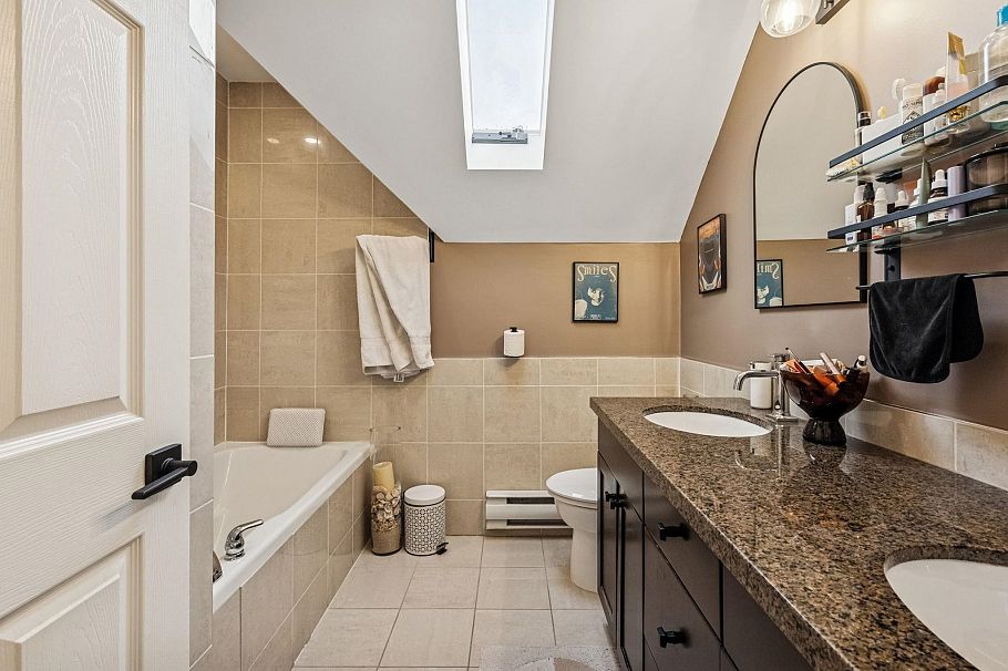 2819 W 13th Avenue Vancouver, BC - 11