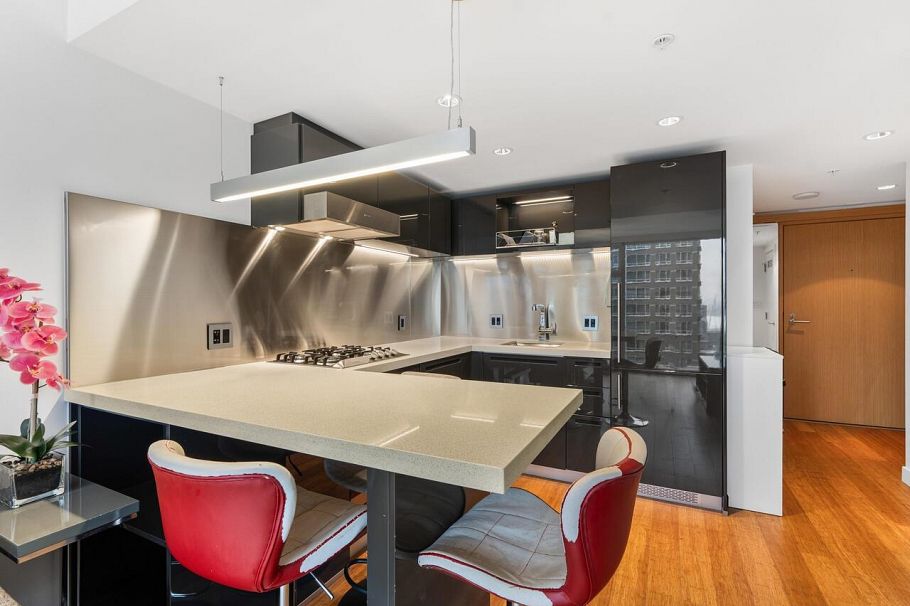 2011 777 Richards Street Vancouver, BC - 8