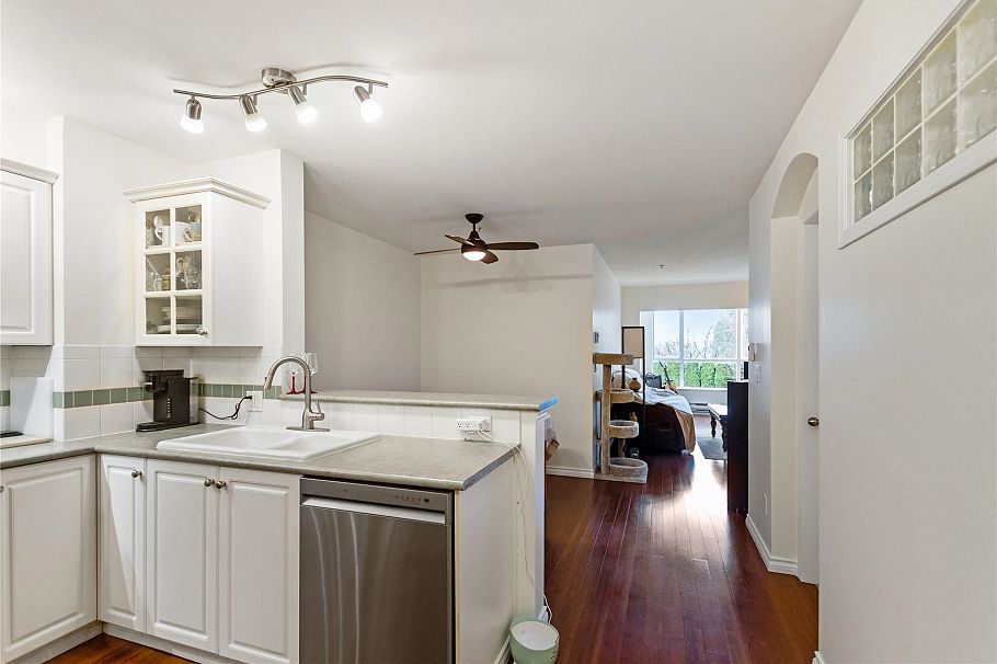 204 155 E 3rd Street North Vancouver, BC - 11