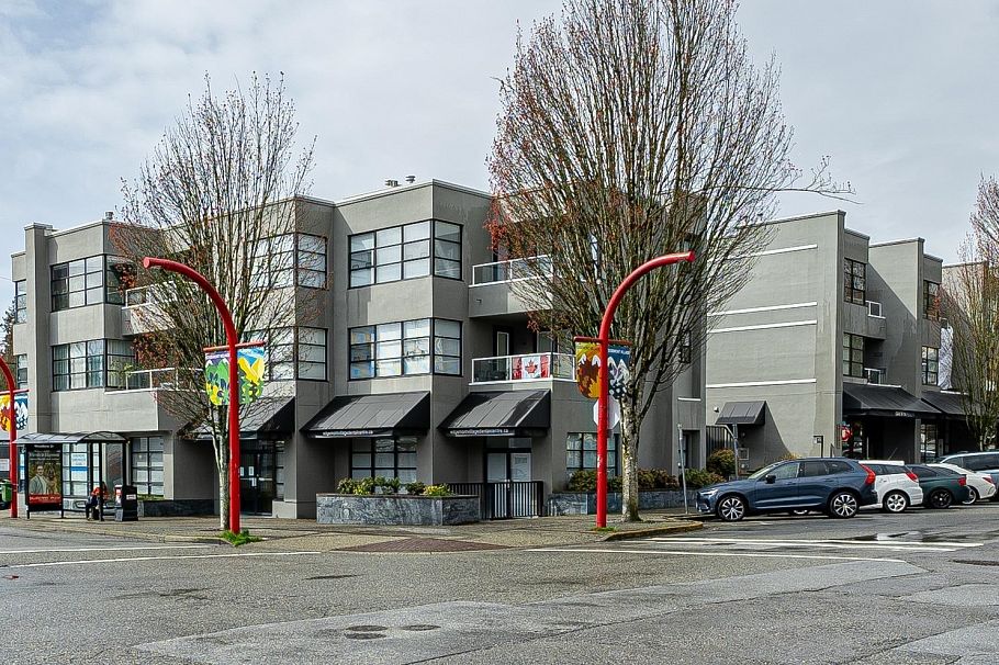 206 3151 Woodbine Drive North Vancouver, BC - 1