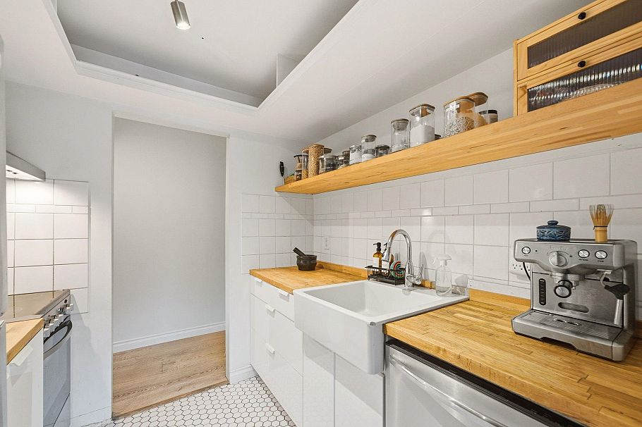 207 2215 Dundas Street Vancouver, BC - 12