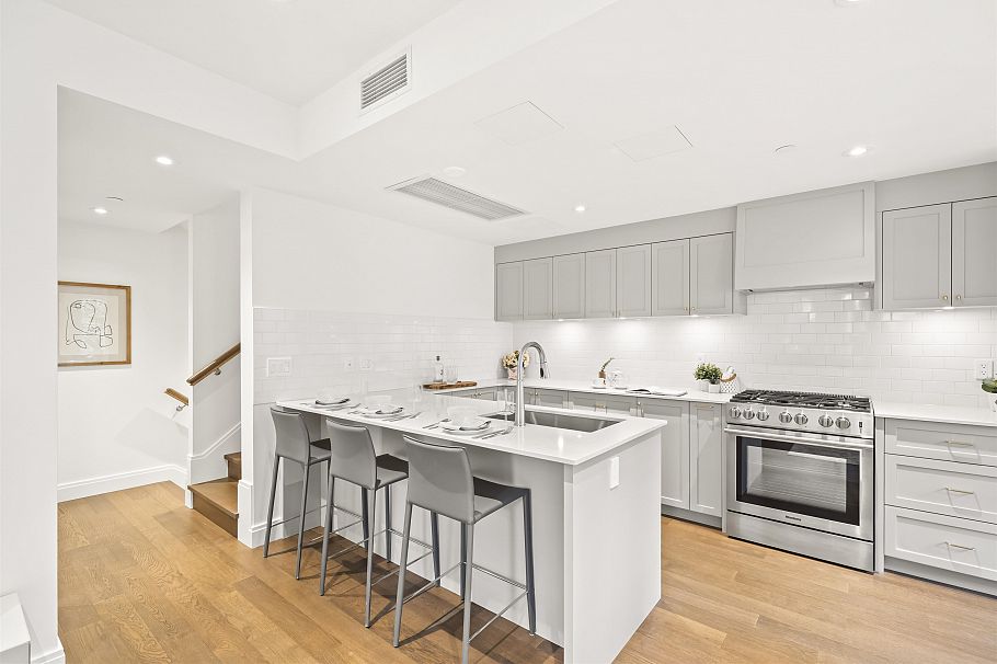 2 5819 Highbury Street Vancouver, BC - 5