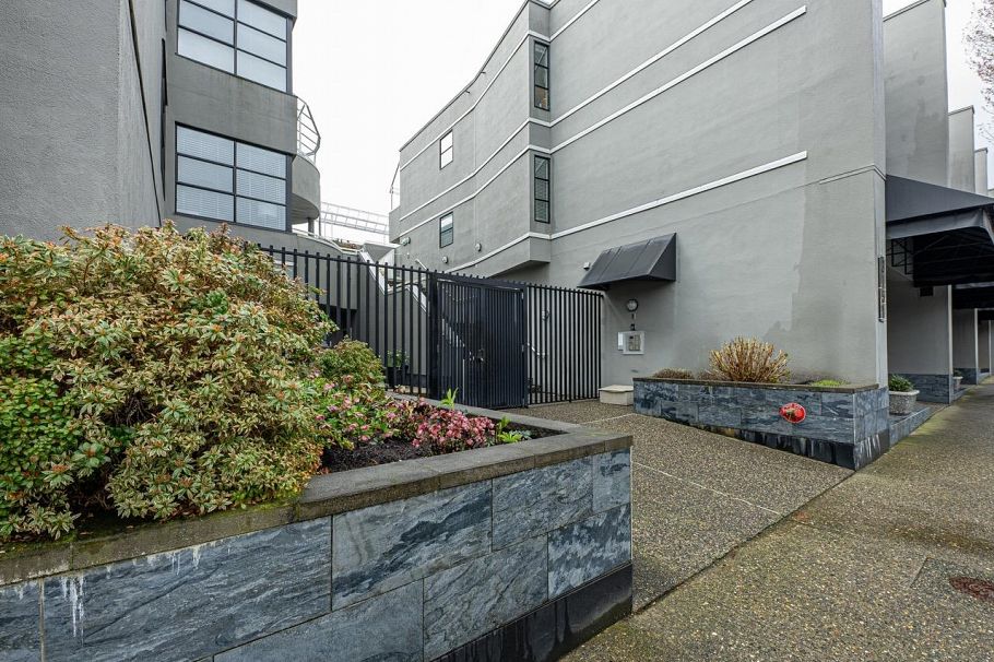 206 3151 Woodbine Drive North Vancouver, BC - 18