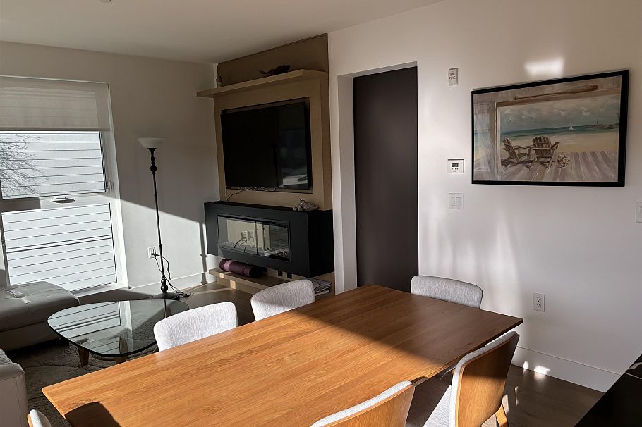 302 5089 Quebec Street Vancouver, BC - 5