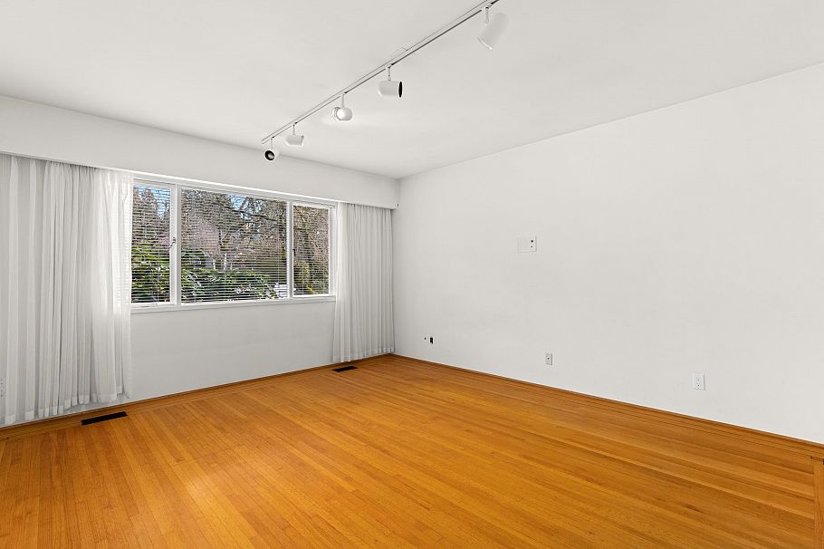 6297 Mackenzie Street Vancouver, BC - 16