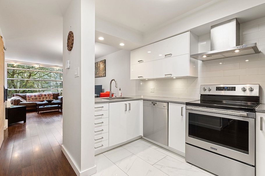 201 1225 Barclay Street Vancouver, BC - 4