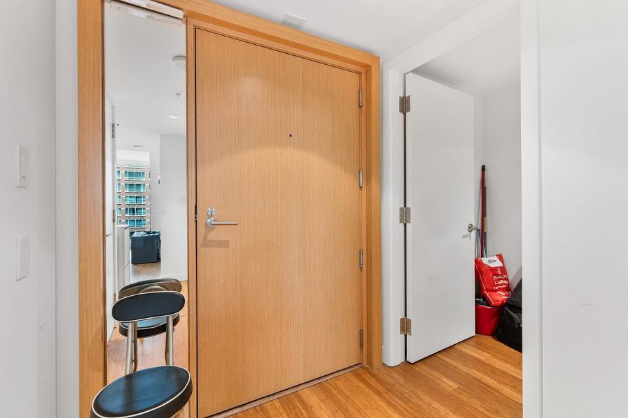 2011 777 Richards Street Vancouver, BC - 10