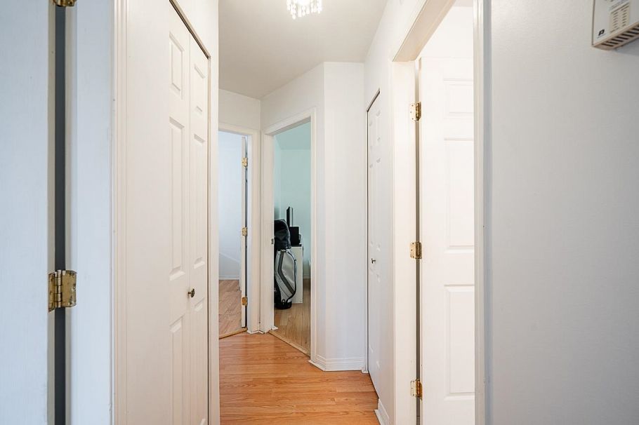 1407 E 12th Avenue Vancouver, BC - 24