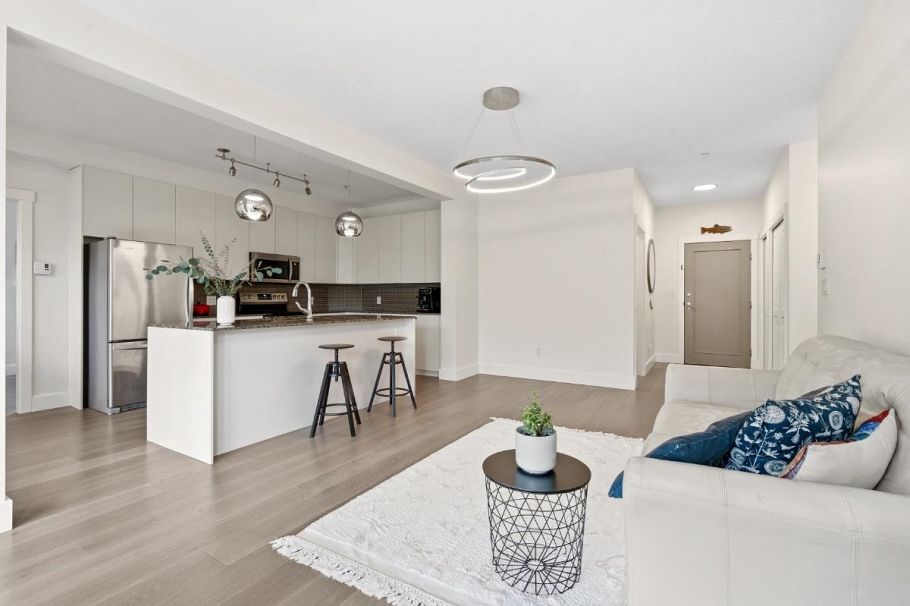 210 6268 Eagles Drive Vancouver, BC - 3