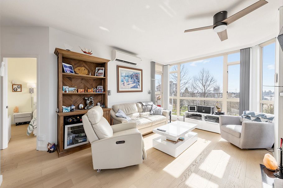 304 160 W Keith Road North Vancouver, BC - 4