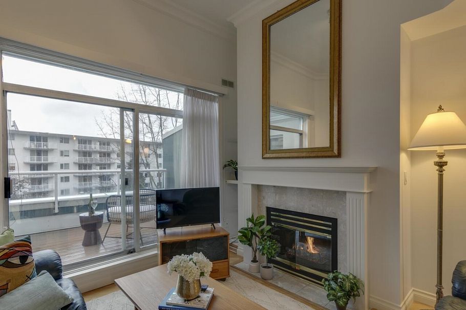 414 128 W 8th Street North Vancouver, BC - 2