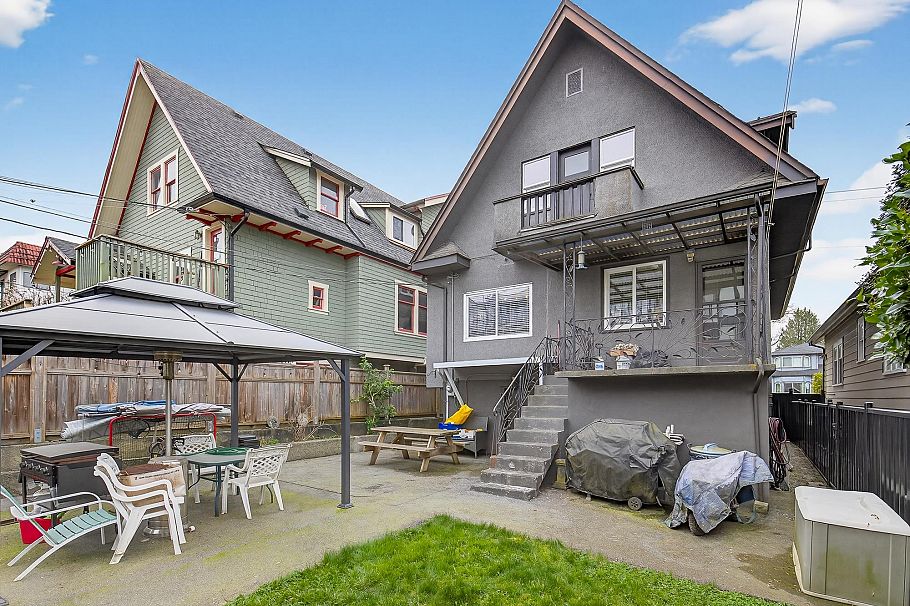 2631 E Pender Street Vancouver, BC - 21