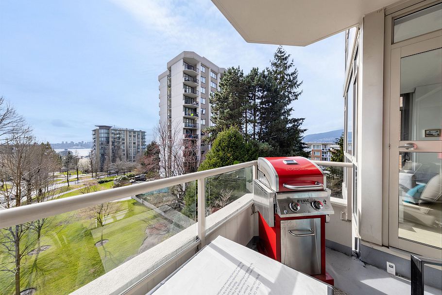 304 160 W Keith Road North Vancouver, BC - 15