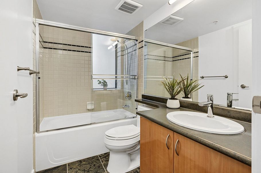 308 1688 Robson Street Vancouver, BC - 10