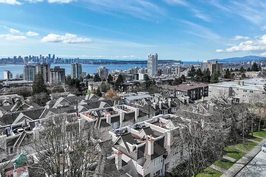 104 225 E 6th Street North Vancouver, BC - 35