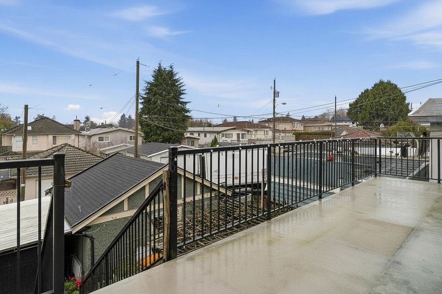 1389 E 54th Avenue Vancouver, BC - 18