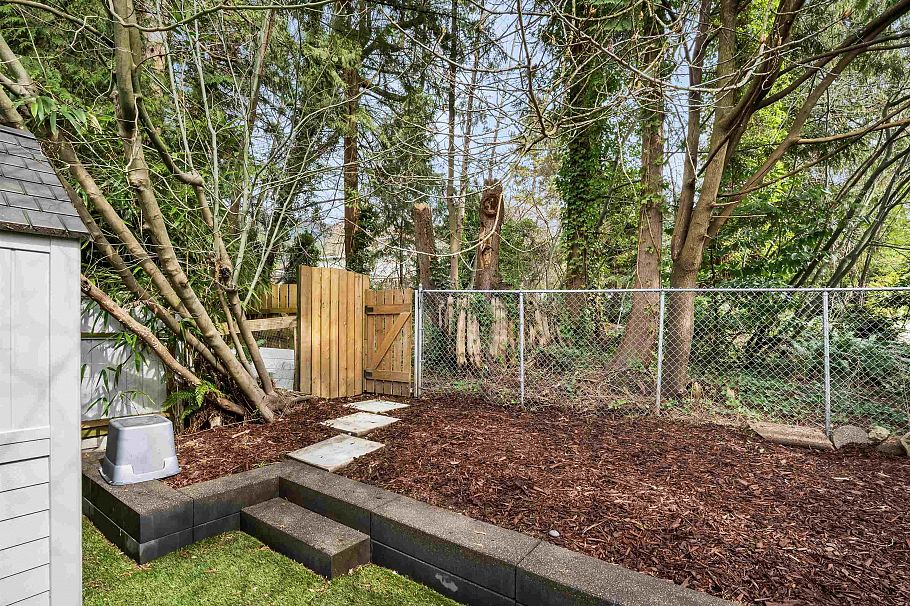 3558 Everglade Place North Vancouver, BC - 34