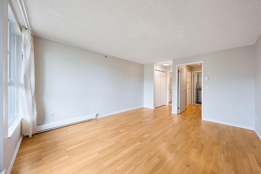 8 1355 W 4th Avenue Vancouver, BC - 11