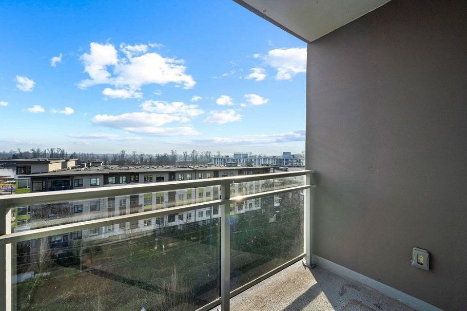 903 3281 E Kent Avenue North Vancouver, BC - 21
