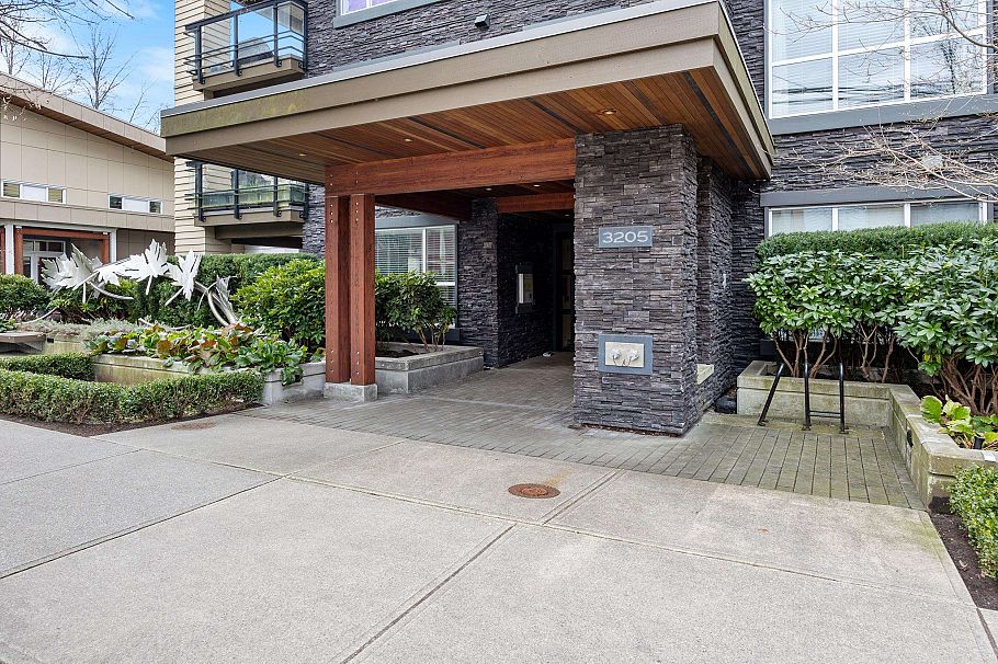 316 3205 Mountain Highway North Vancouver, BC - 4
