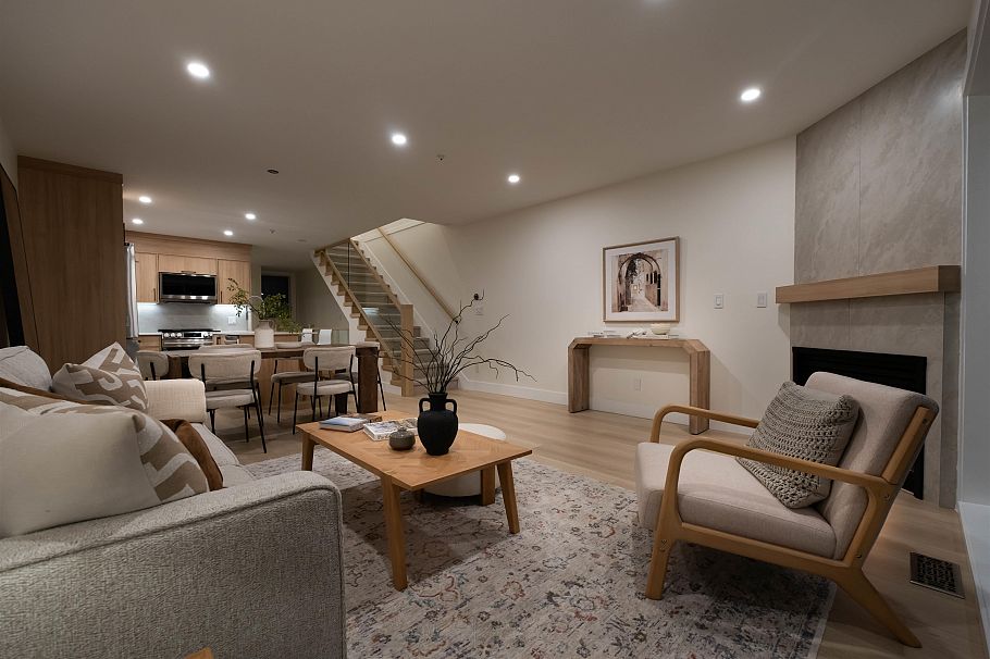 3350 Cobblestone Avenue Vancouver, BC - 3