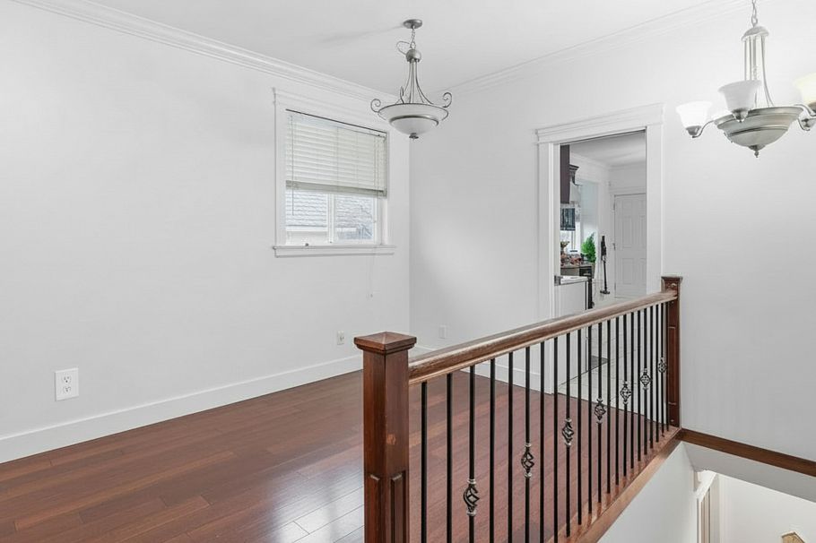 1389 E 54th Avenue Vancouver, BC - 3