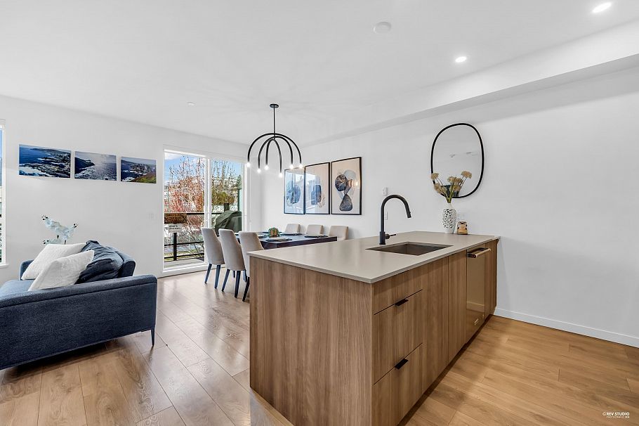 1 533 E 3rd Street North Vancouver, BC - 8