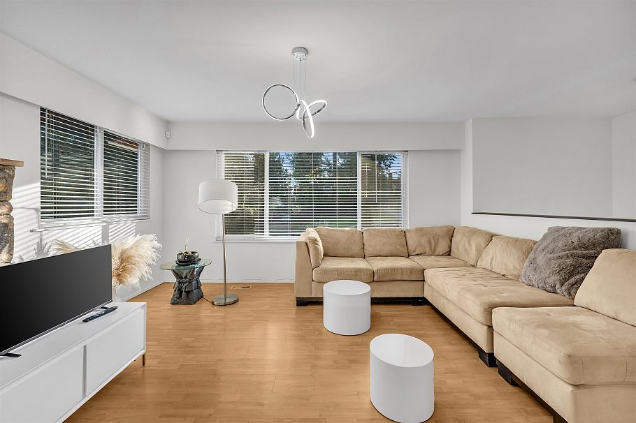 4158 Mt Seymour Parkway North Vancouver, BC - 4