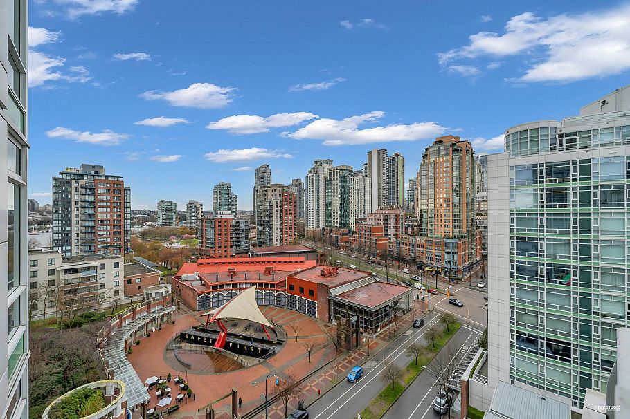 1506 1199 Marinaside Crescent Vancouver, BC - 17