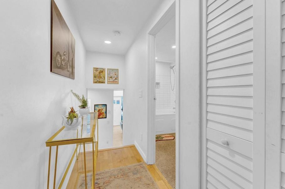 204 2125 York Avenue Vancouver, BC - 2