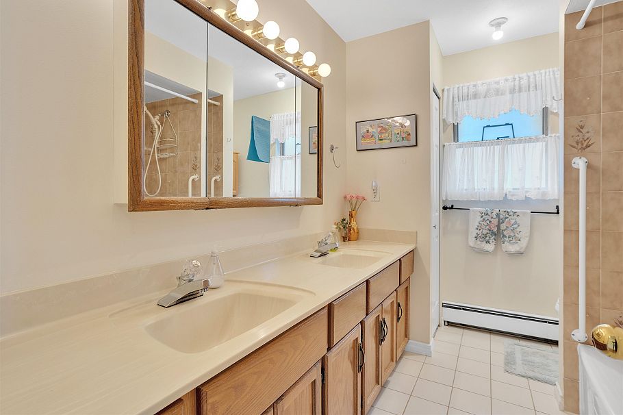 3281 W 30th Avenue Vancouver, BC - 23