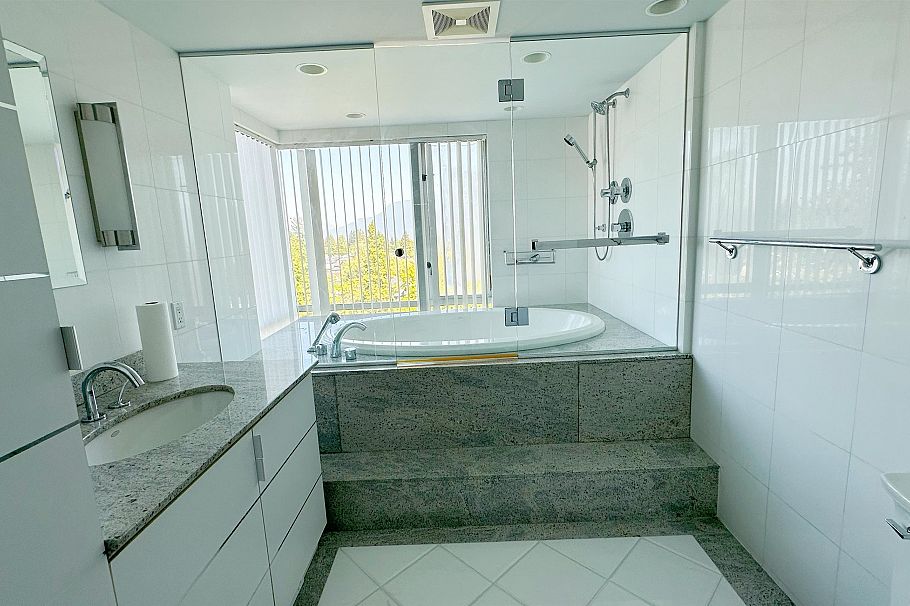 10 2575 Tolmie Street Vancouver, BC - 7