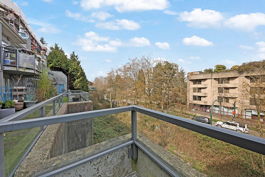 8 1355 W 4th Avenue Vancouver, BC - 18