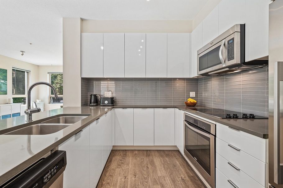 206 2665 Mountain Highway North Vancouver, BC - 8