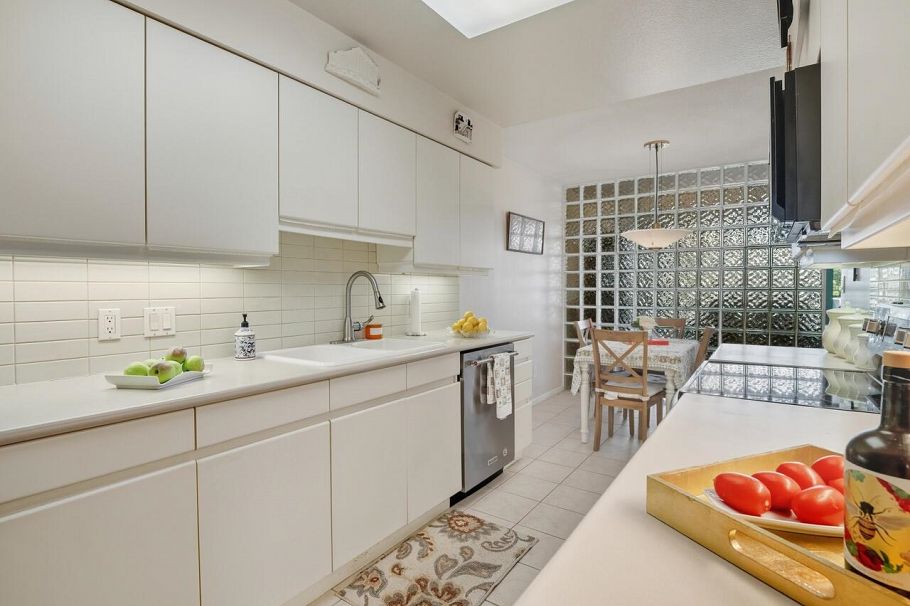 412 518 W 14th Avenue Vancouver, BC - 6