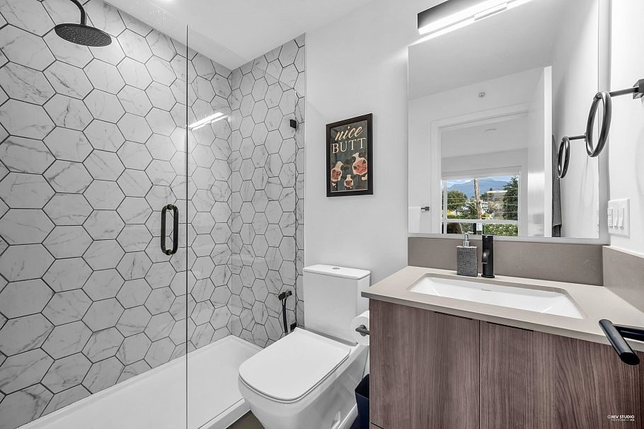 1 533 E 3rd Street North Vancouver, BC - 26