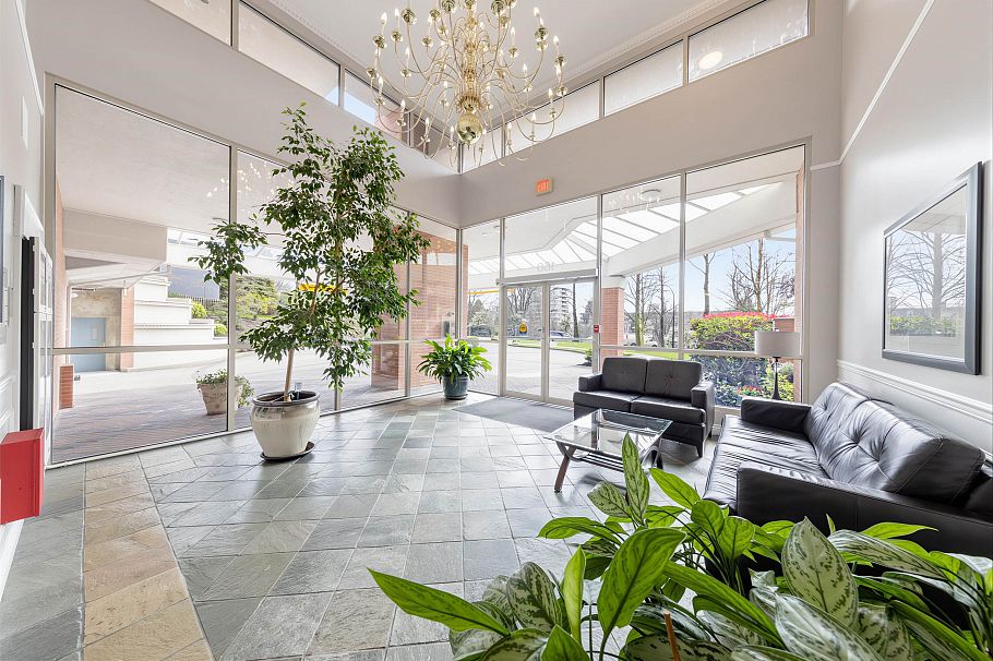 304 160 W Keith Road North Vancouver, BC - 3