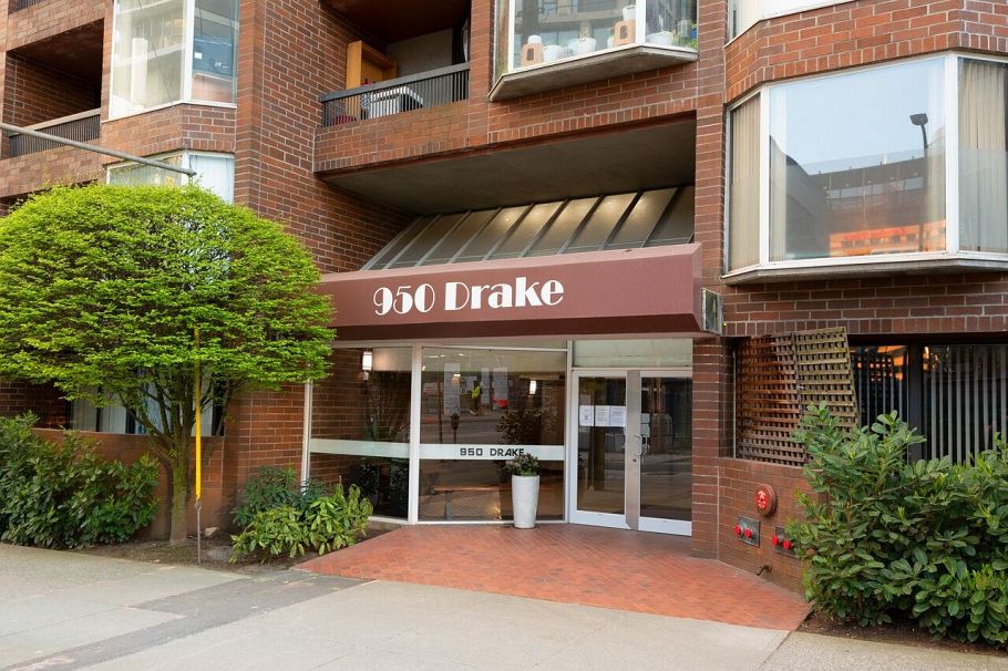 211 950 Drake Street Vancouver, BC - 3