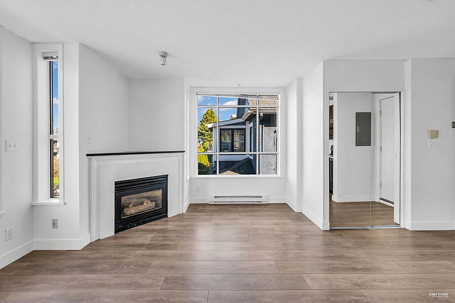 206 2190 W 5th Avenue Vancouver, BC - 3